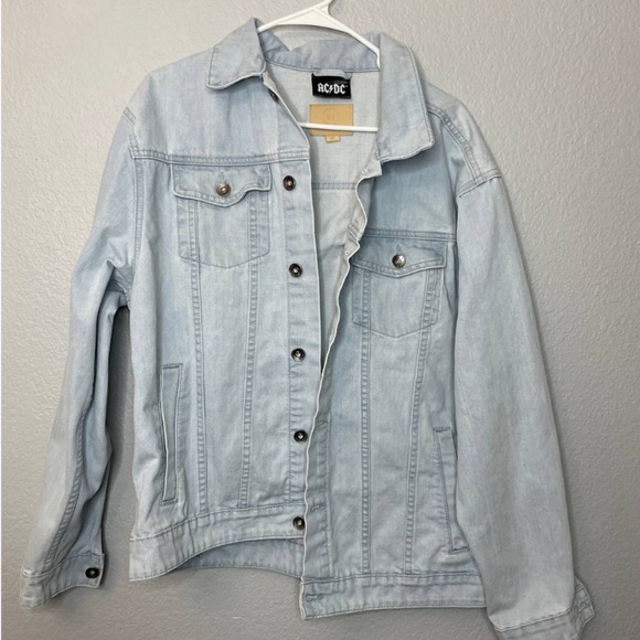 AC/DC DENIM JACKET EMBELLISHED WITH 17 PATCHES & 2 BUTTONS/PINS AND BACK ART - Picture 9 of 12